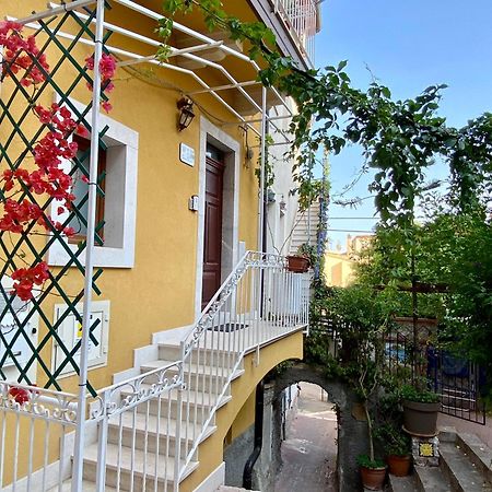 Отель Casa Ferrara Таормина Экстерьер фото