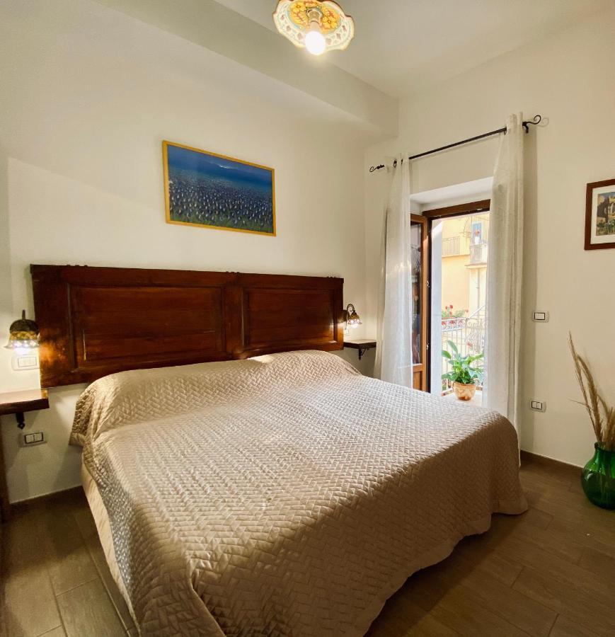 Отель Casa Ferrara Таормина Экстерьер фото